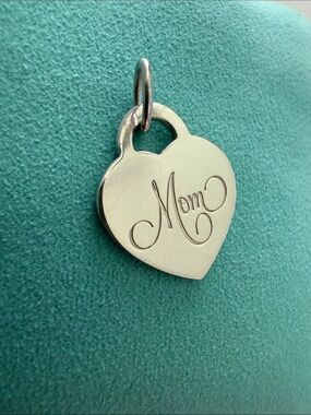 Tiffany& Co. MOM Heart Charm Notes Pendant
